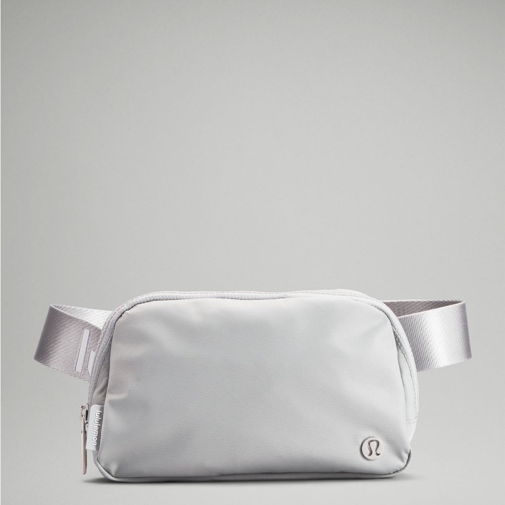 LULULEMON Everywhere Belt Bag 1L Silver Drop White NWT